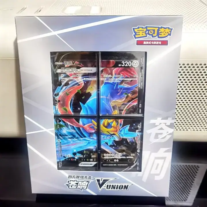 Physical white and silver Zacian V-UNION window box with four card sections, 苍响 lettering and the original surrounding background
